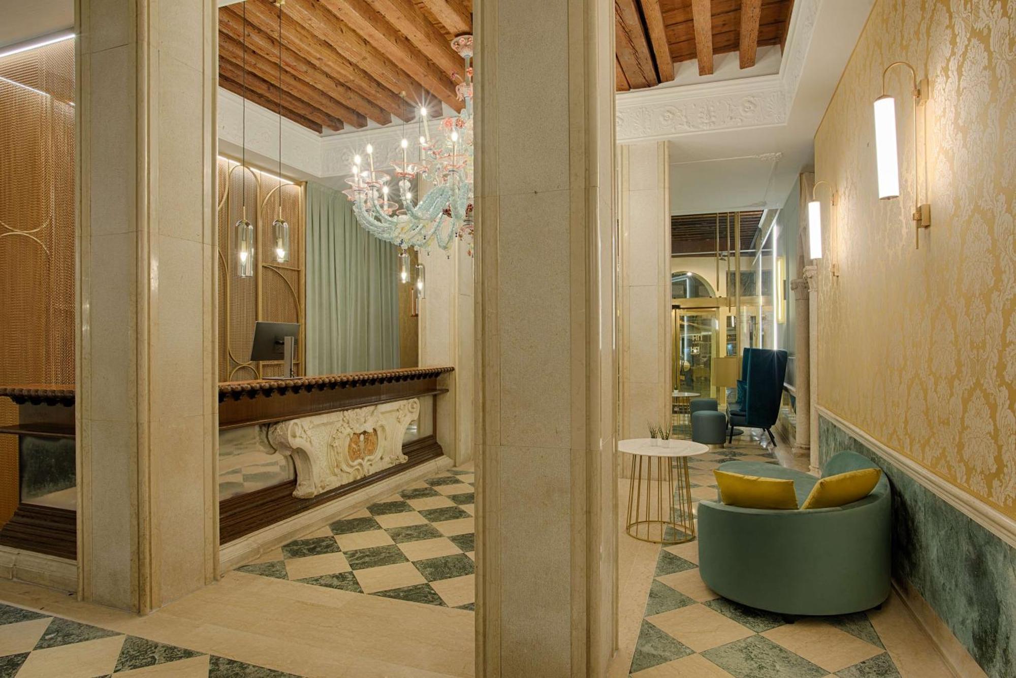 Nh Santa Lucia Hotel