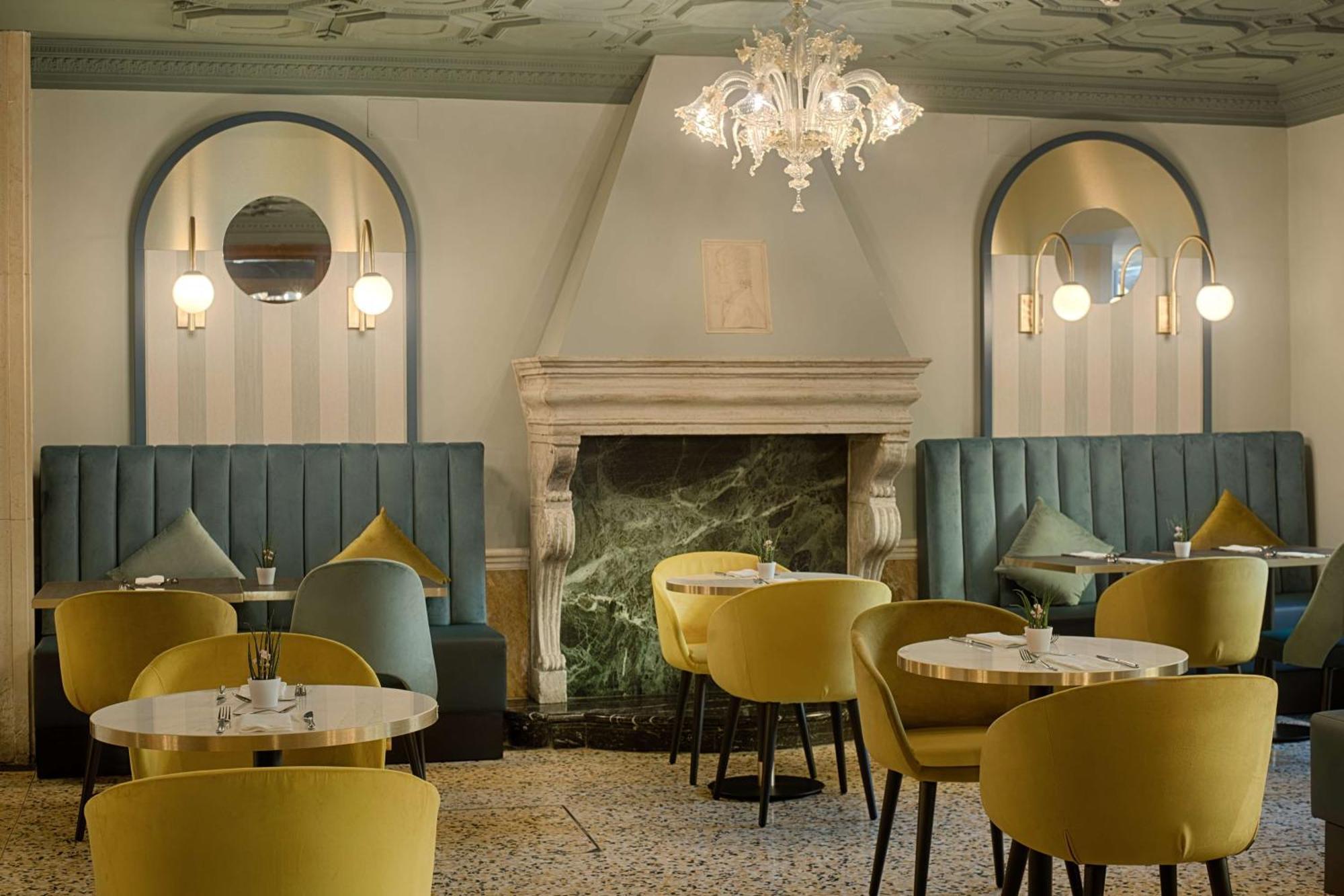Nh Santa Lucia Hotel 4*