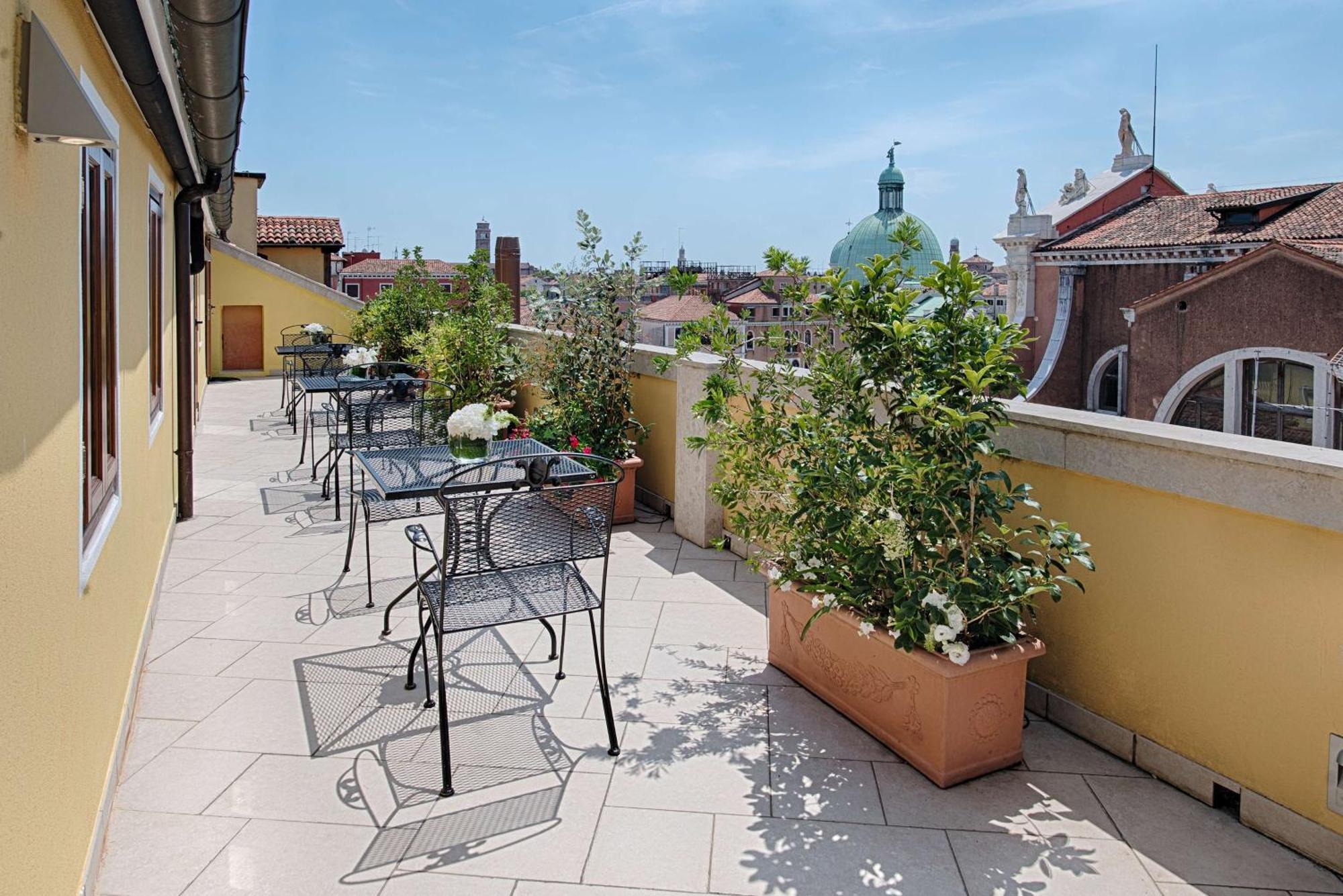 Nh Santa Lucia Hotel
