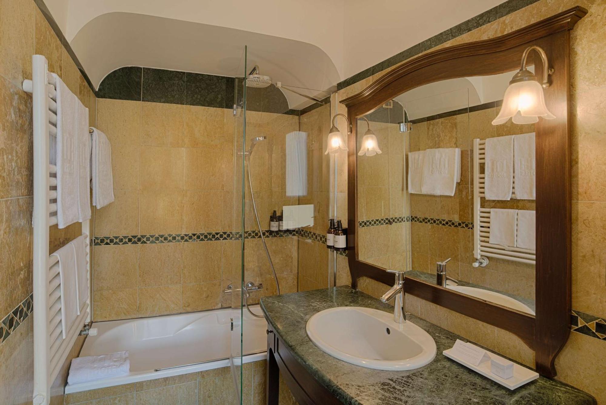 Hotel Nh Santa Lucia 4*