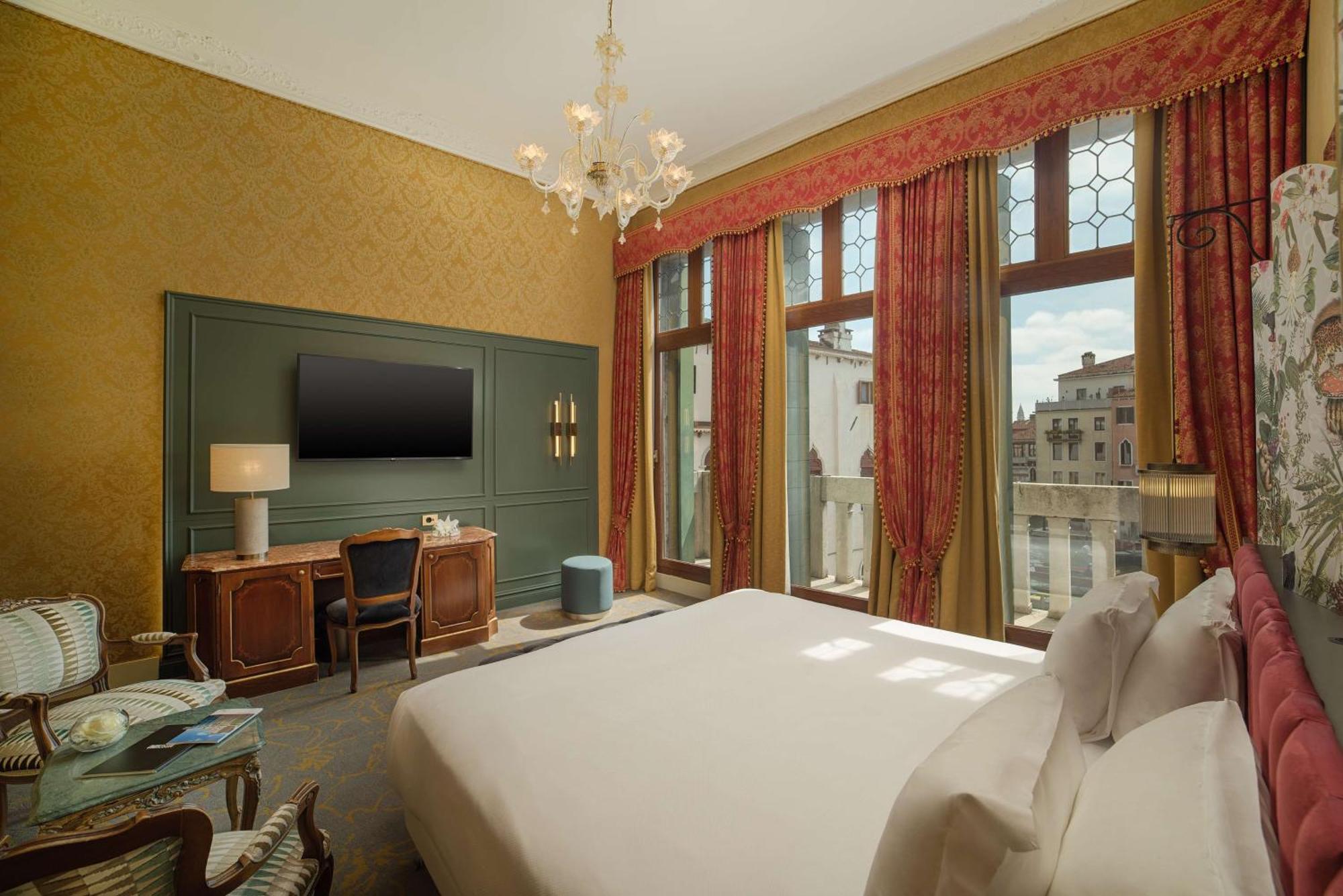 Nh Santa Lucia Hotel 4*