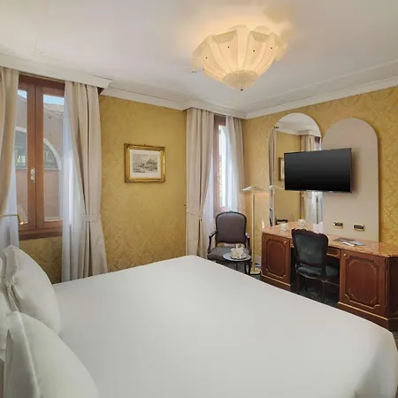 Hotel Nh Venezia Santa Lucia Exterior foto