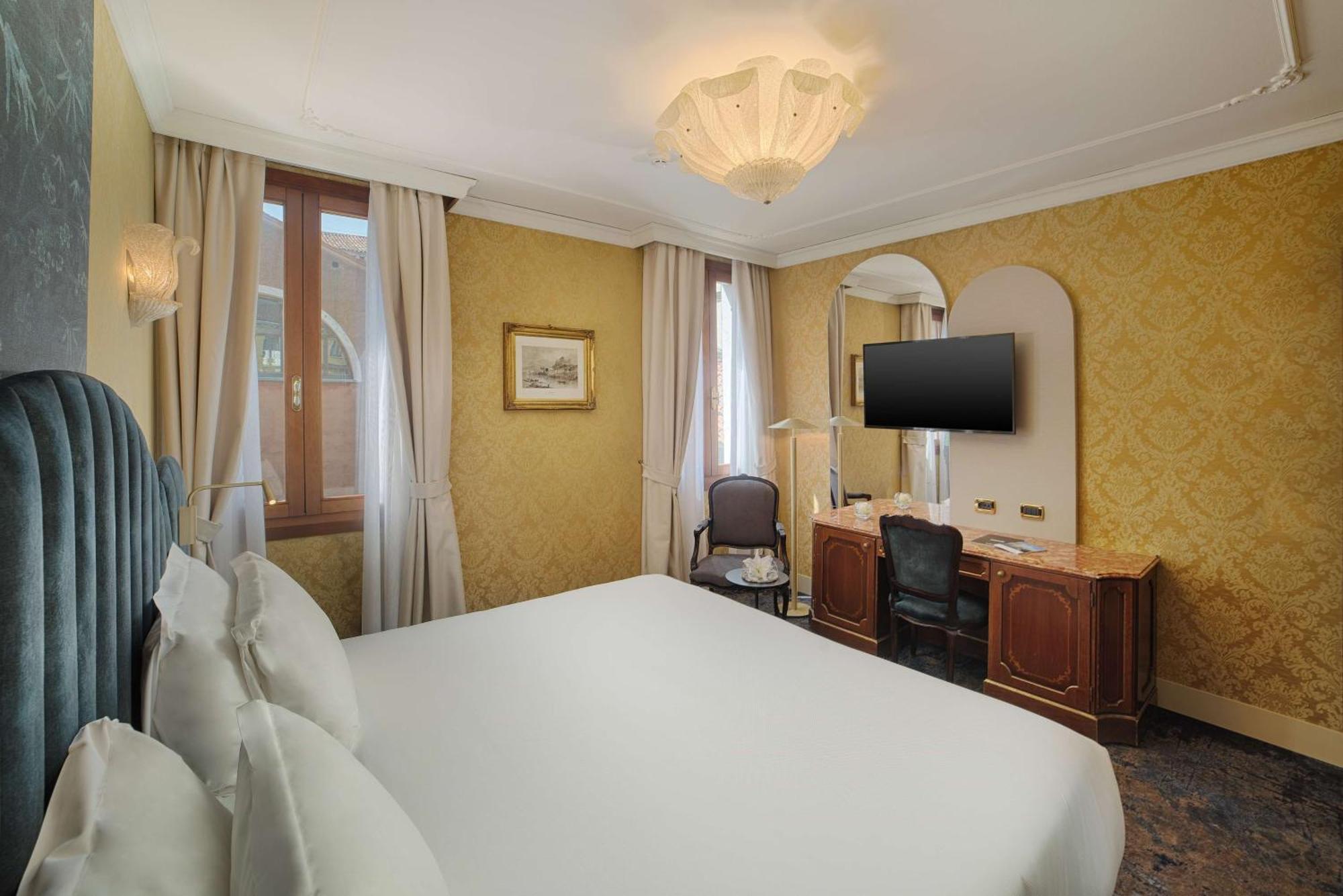 Hotel Nh Santa Lucia