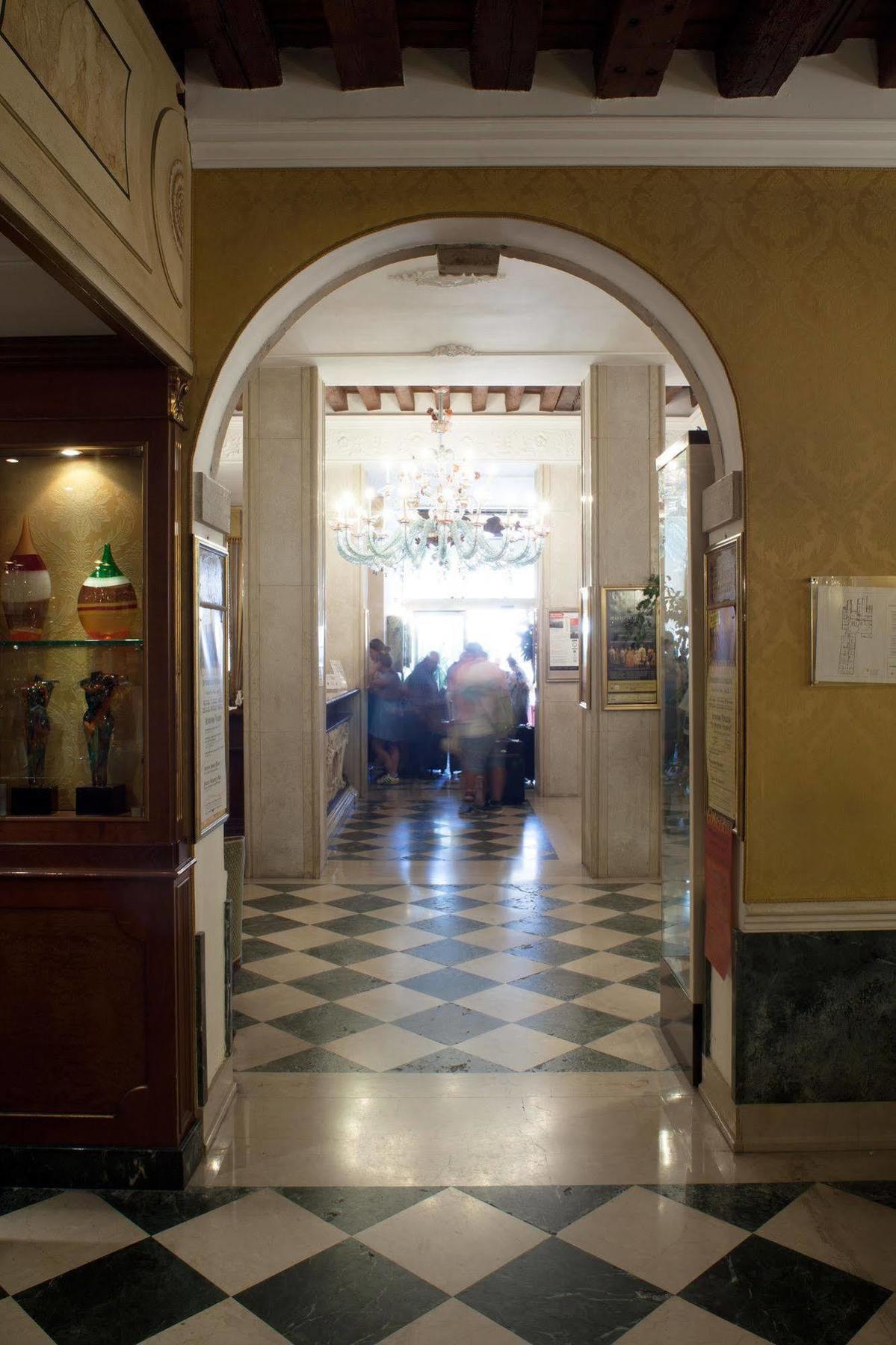 Hotel Nh Santa Lucia