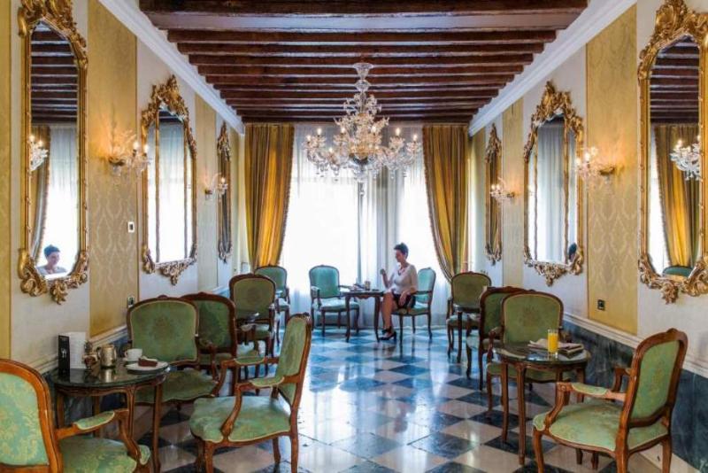 Nh Santa Lucia Hotel